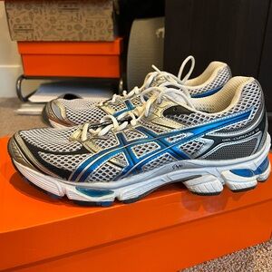 ASICS Gel-Cumulus 13 Blue and Silver Running Shoes
Size 10.5